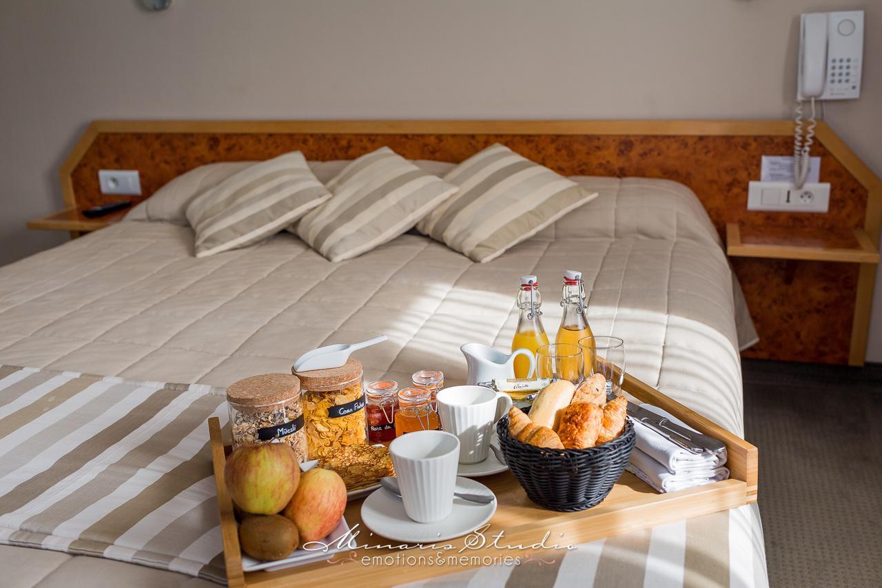 Beau Rivage Hotel โนฌ็องต์-ซูร์-แซน ภายนอก รูปภาพ
